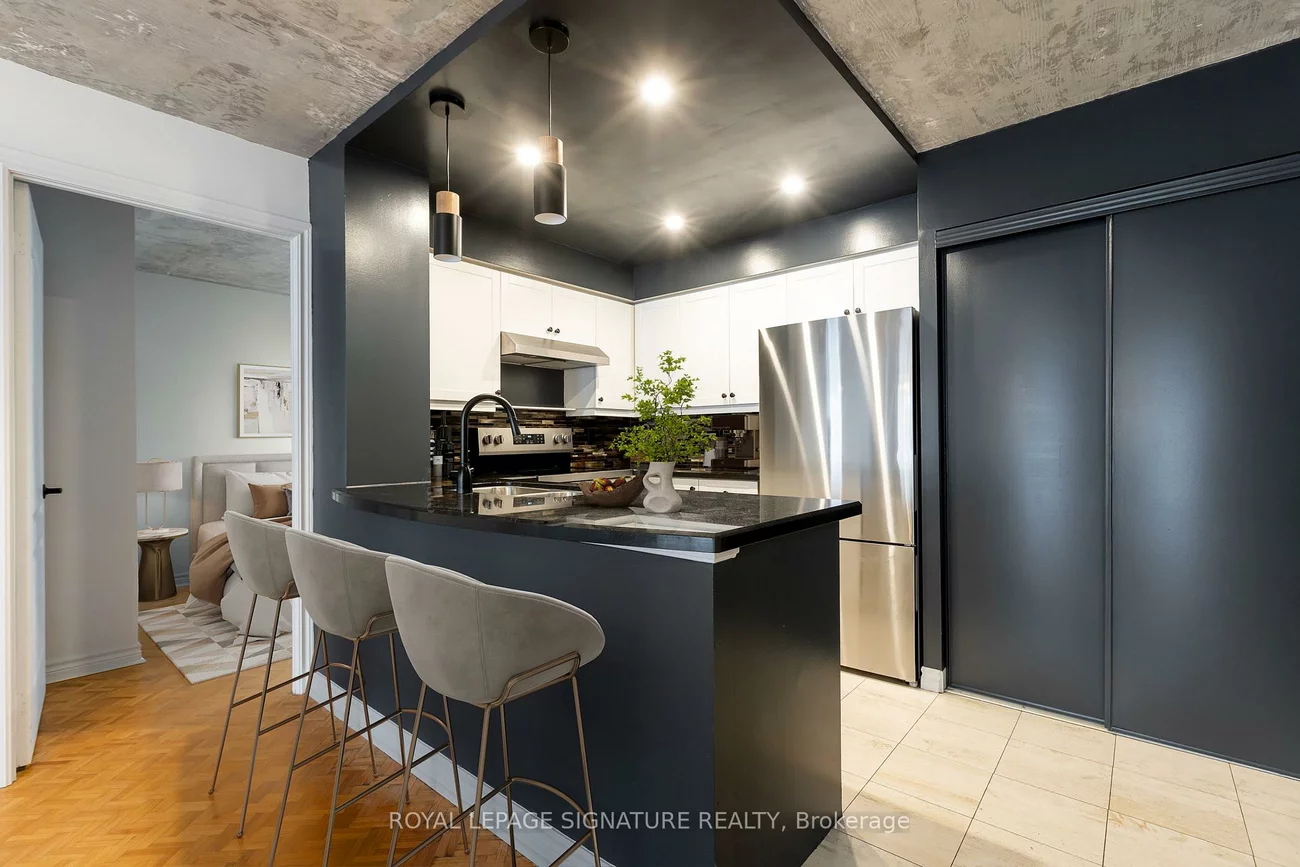 30, Hayden, Church-Yonge Corridor, Toronto