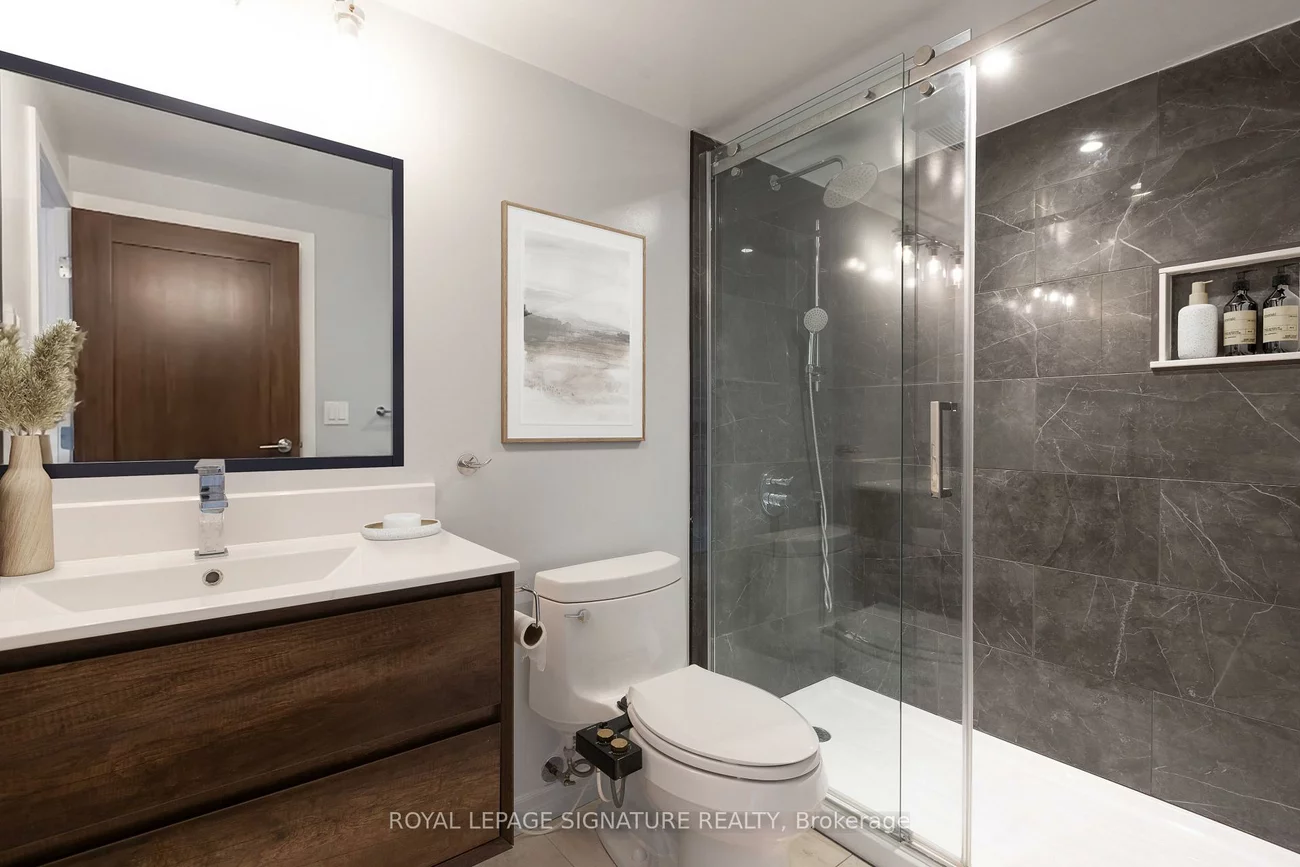 30, Hayden, Church-Yonge Corridor, Toronto