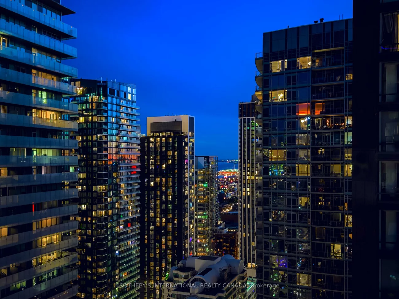 99, John, Waterfront Communities C1, Toronto