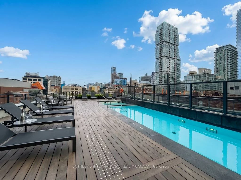 99, John, Waterfront Communities C1, Toronto