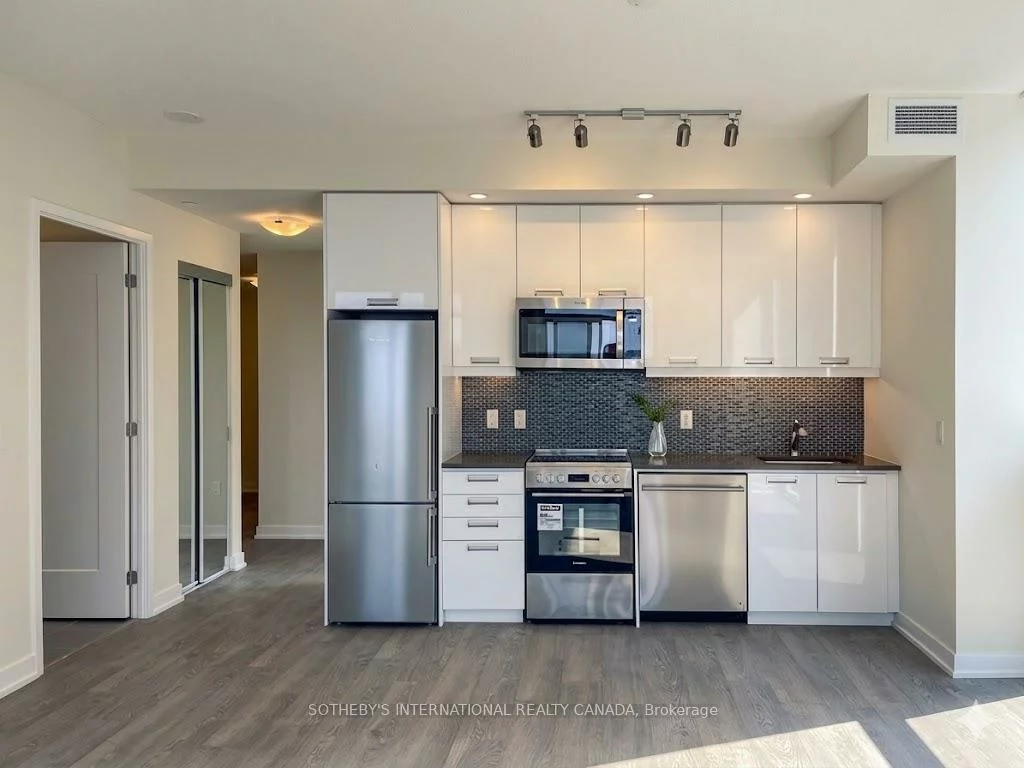 99, John, Waterfront Communities C1, Toronto