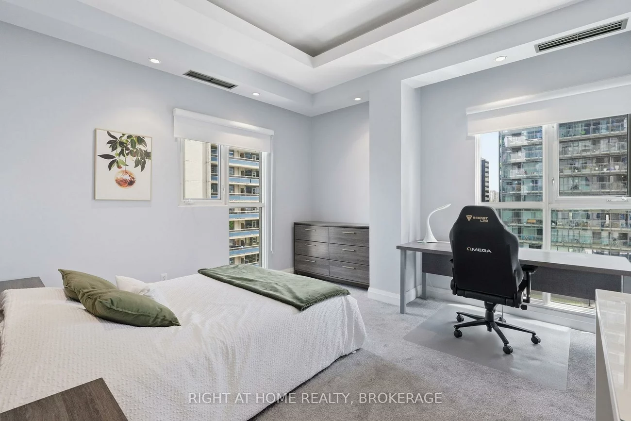 8, Wellesley, Church-Yonge Corridor, Toronto
