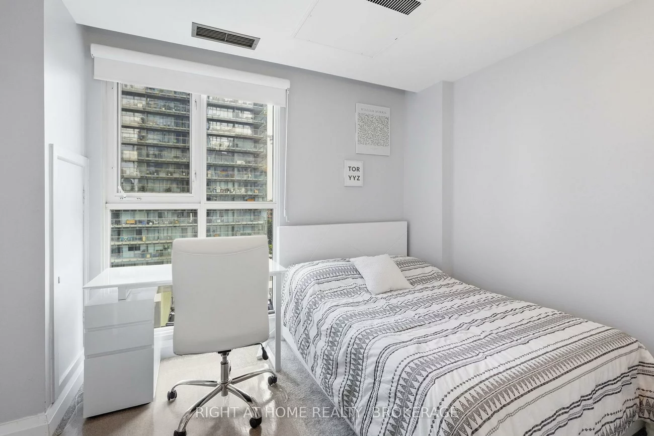 8, Wellesley, Church-Yonge Corridor, Toronto
