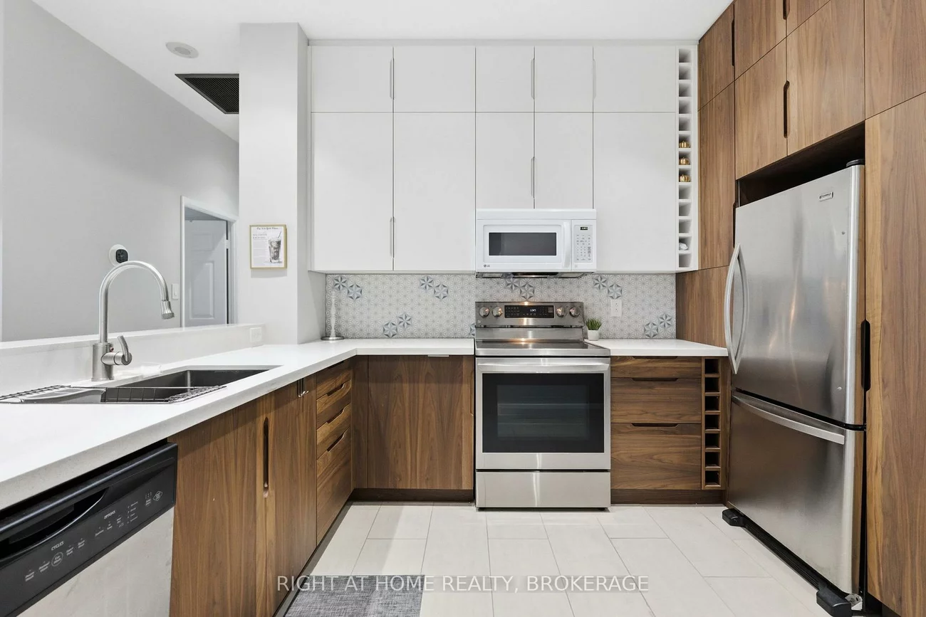8, Wellesley, Church-Yonge Corridor, Toronto