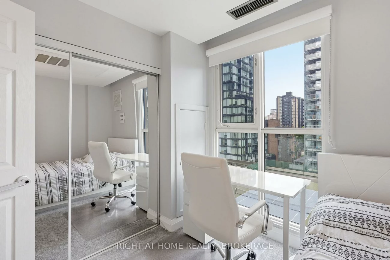 8, Wellesley, Church-Yonge Corridor, Toronto