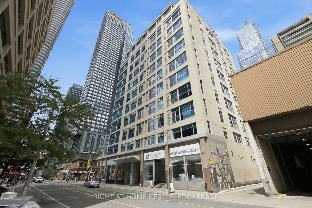 8, Wellesley, Church-Yonge Corridor, Toronto