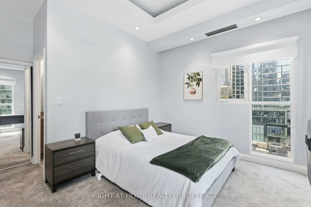 8, Wellesley, Church-Yonge Corridor, Toronto