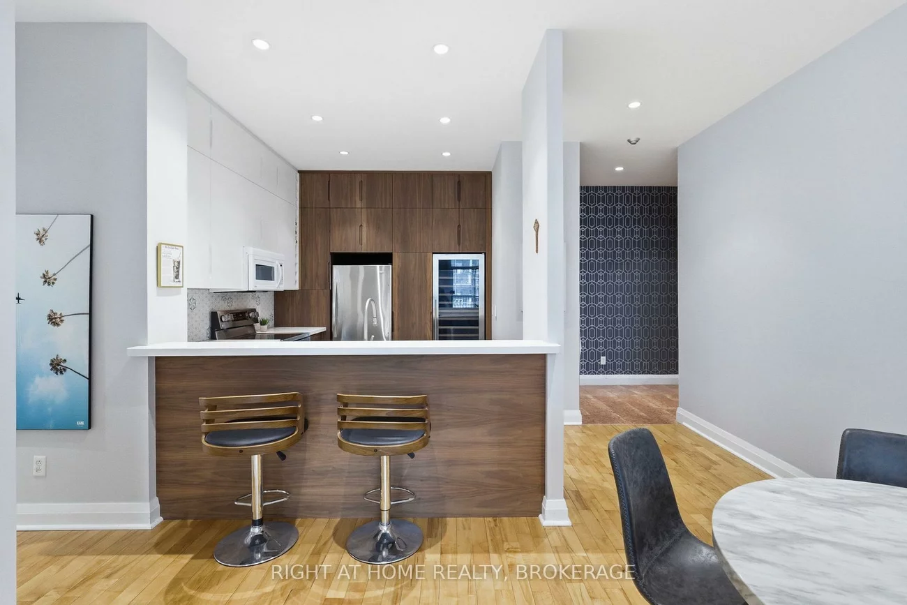 8, Wellesley, Church-Yonge Corridor, Toronto