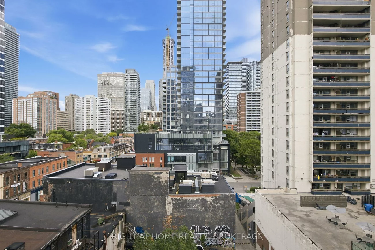 8, Wellesley, Church-Yonge Corridor, Toronto
