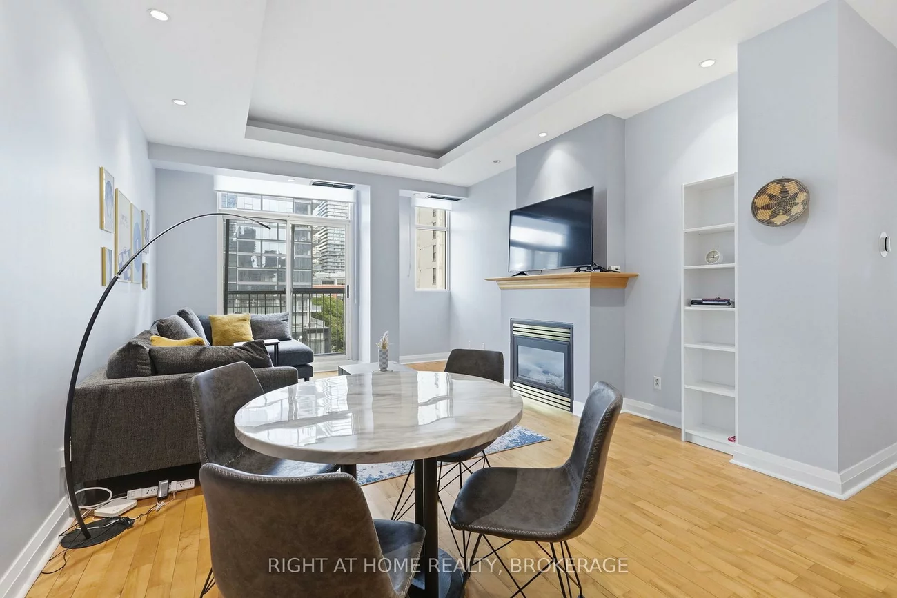8, Wellesley, Church-Yonge Corridor, Toronto