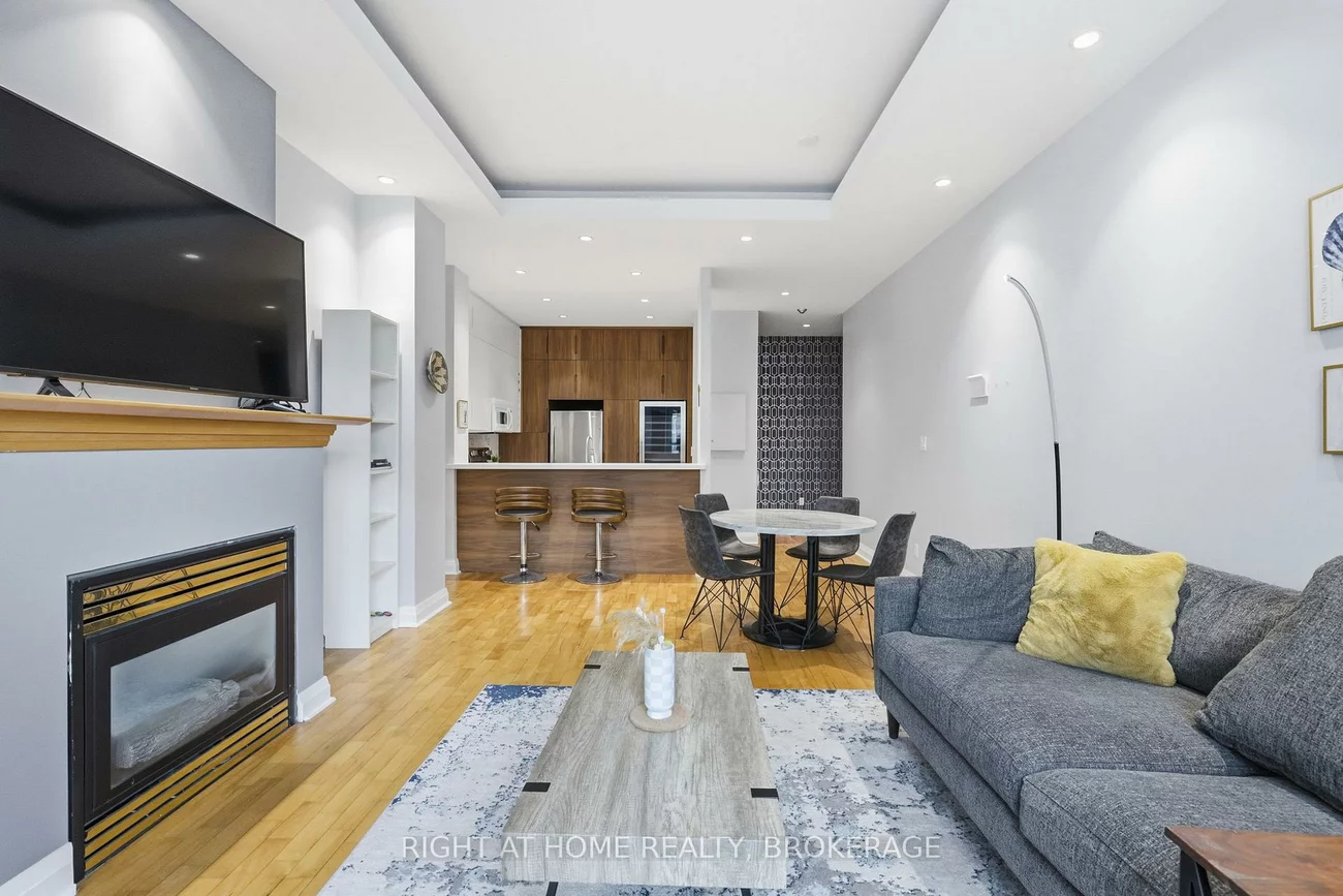 8, Wellesley, Church-Yonge Corridor, Toronto