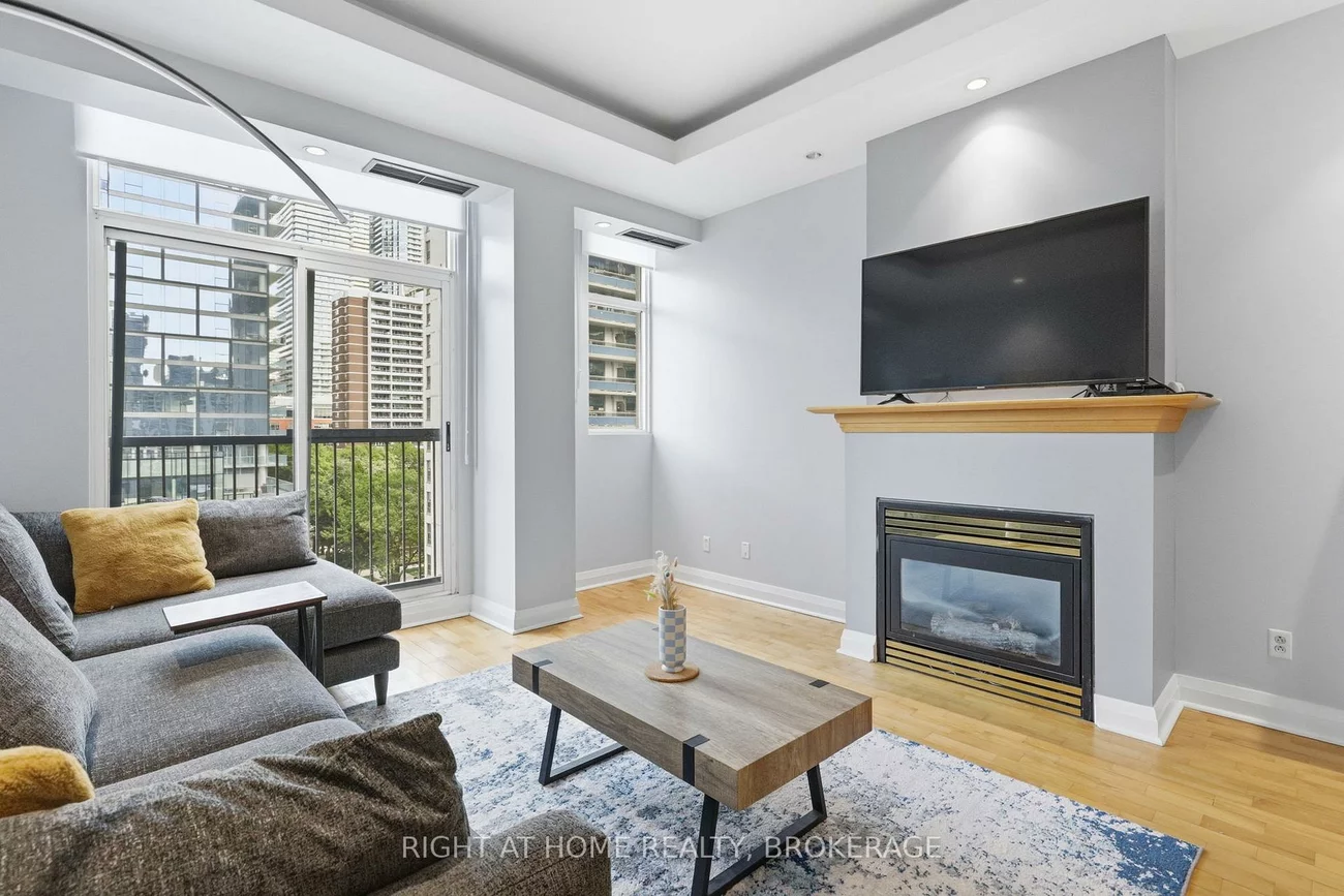 8, Wellesley, Church-Yonge Corridor, Toronto