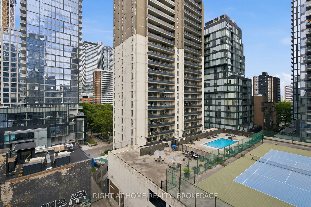 8, Wellesley, Church-Yonge Corridor, Toronto