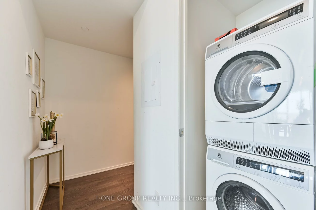 16, Bonnycastle, Waterfront Communities C8, Toronto