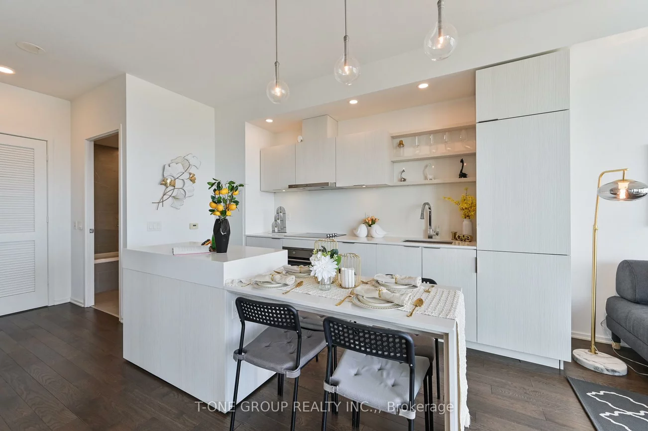 16, Bonnycastle, Waterfront Communities C8, Toronto