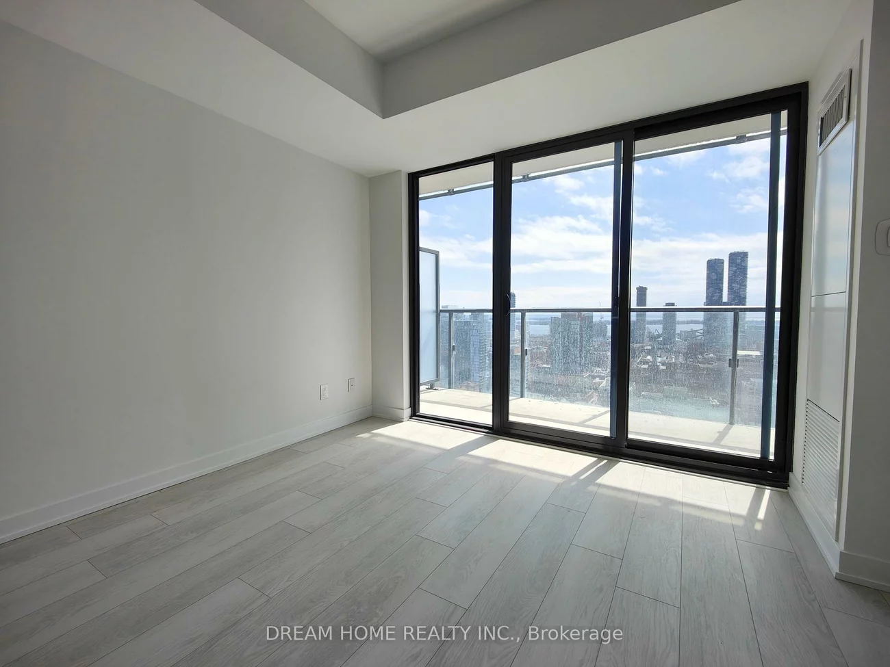 47, Mutual, Church-Yonge Corridor, Toronto