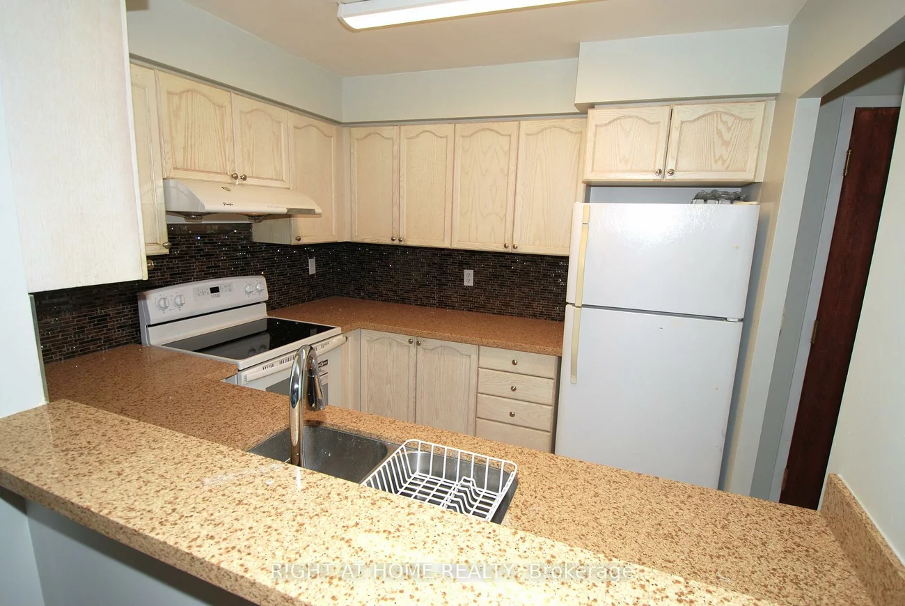 39, Pemberton, Newtonbrook East, Toronto