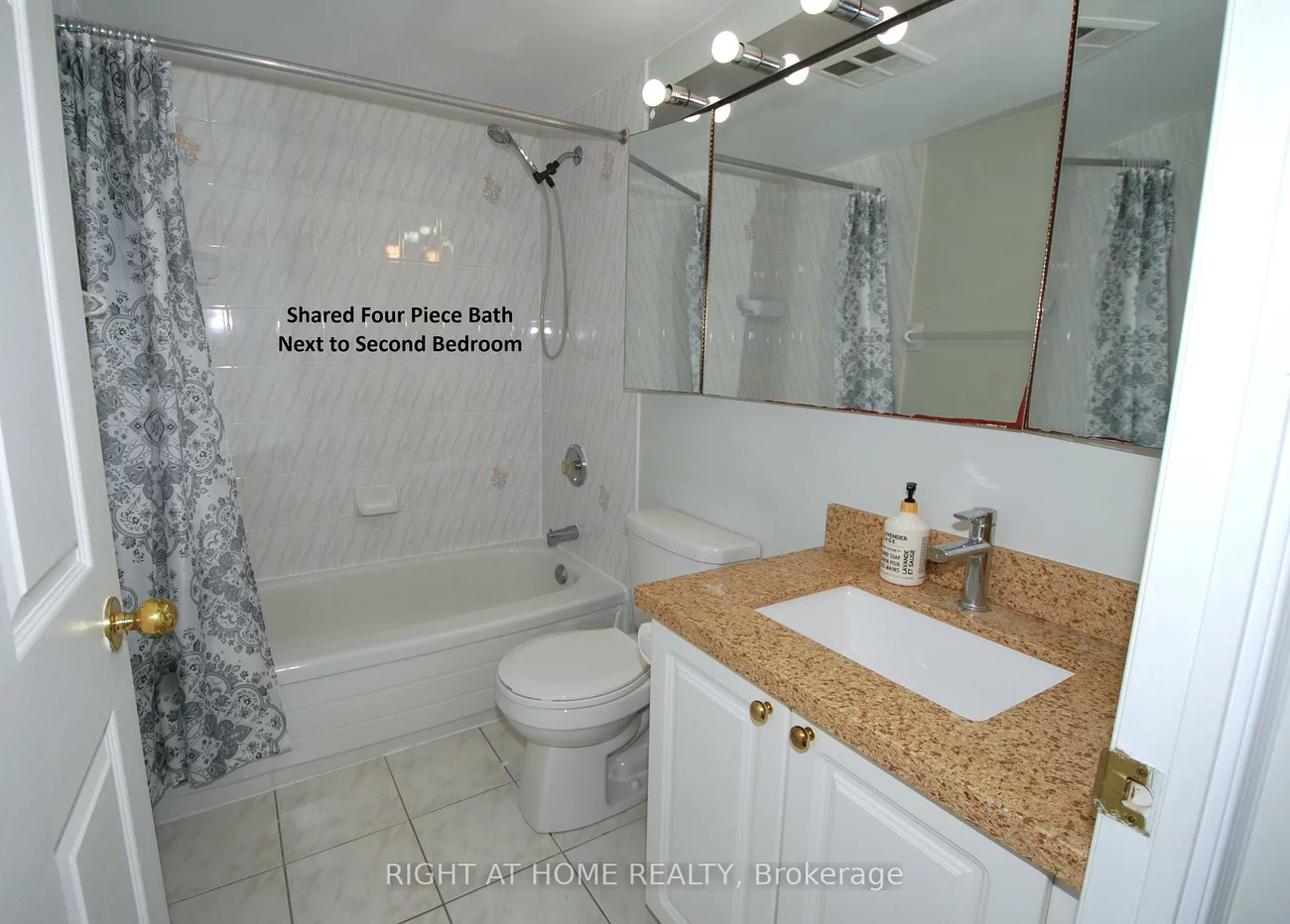 39, Pemberton, Newtonbrook East, Toronto