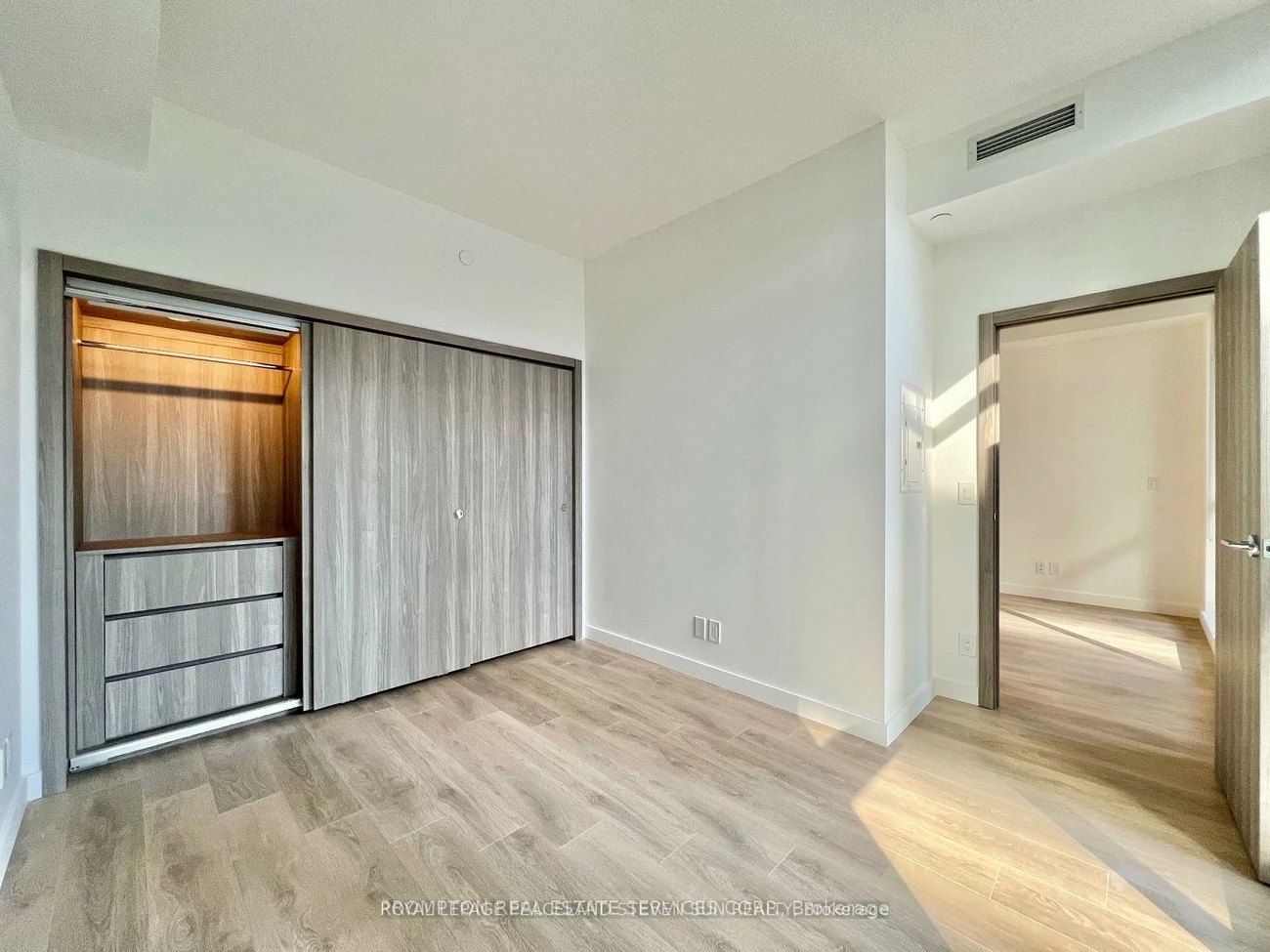 38, Widmer, Waterfront Communities C1, Toronto