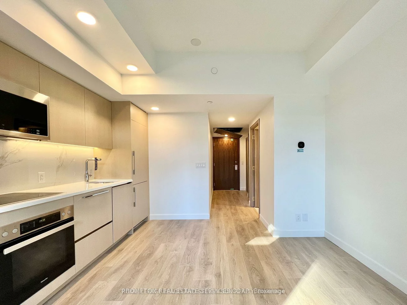 38, Widmer, Waterfront Communities C1, Toronto