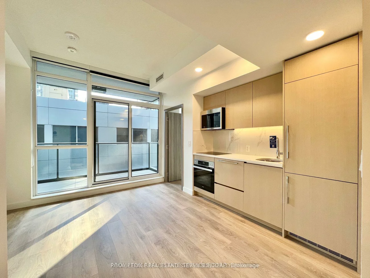 38, Widmer, Waterfront Communities C1, Toronto