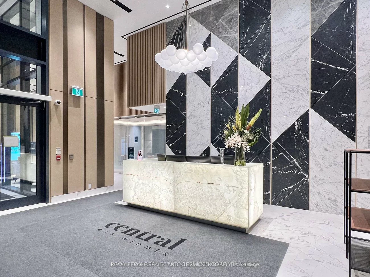 38, Widmer, Waterfront Communities C1, Toronto