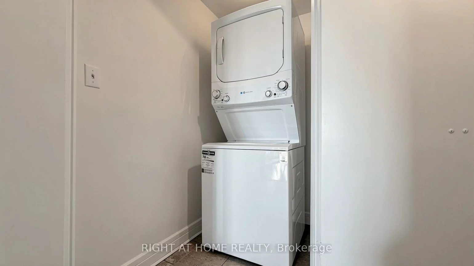 18, Harrison Garden, Willowdale East, Toronto