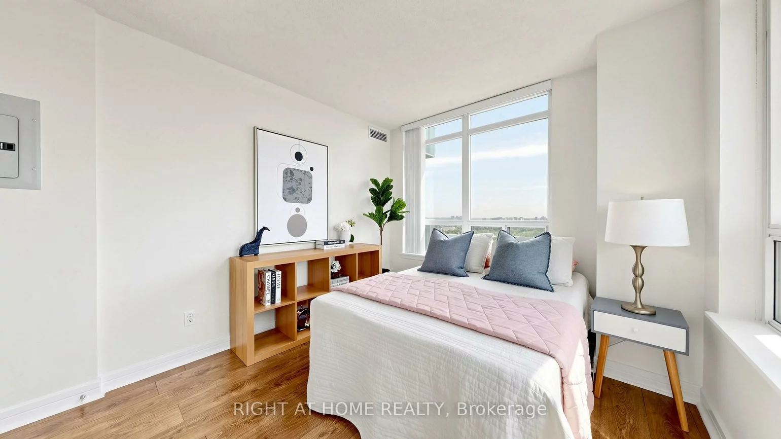 18, Harrison Garden, Willowdale East, Toronto