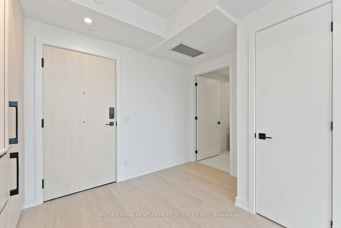 699, Sheppard, Bayview Village, Toronto