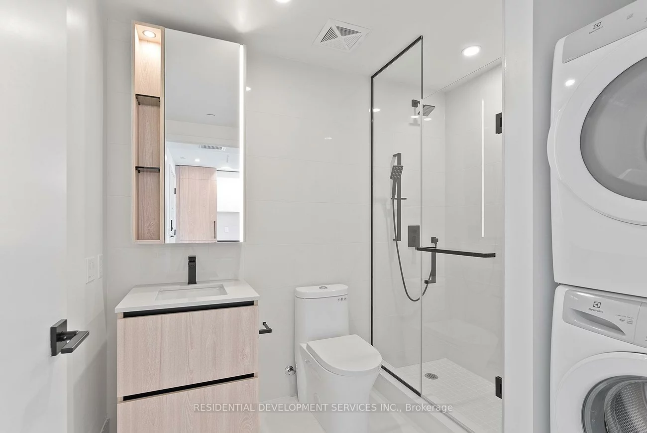 699, Sheppard, Bayview Village, Toronto