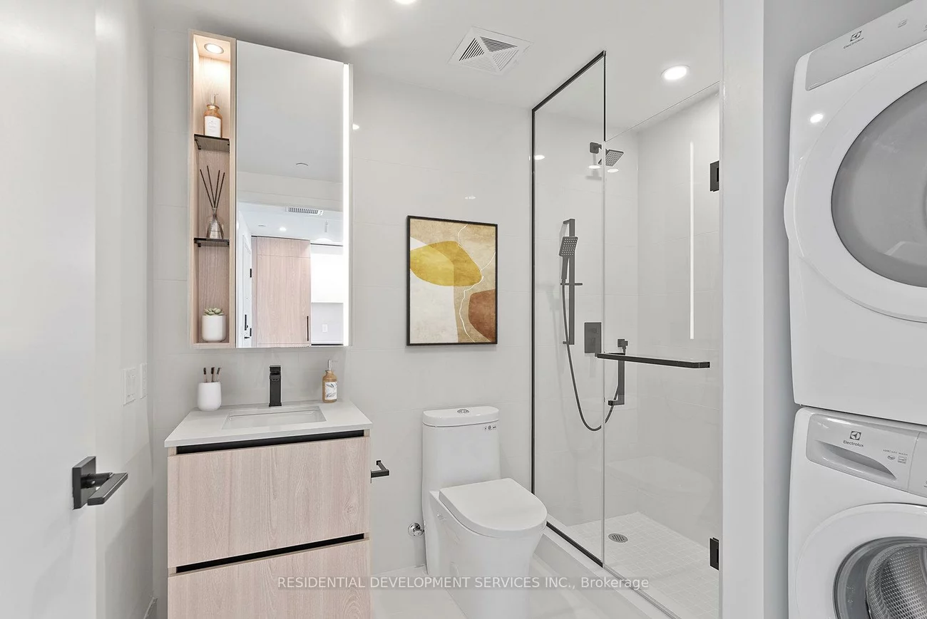 699, Sheppard, Bayview Village, Toronto