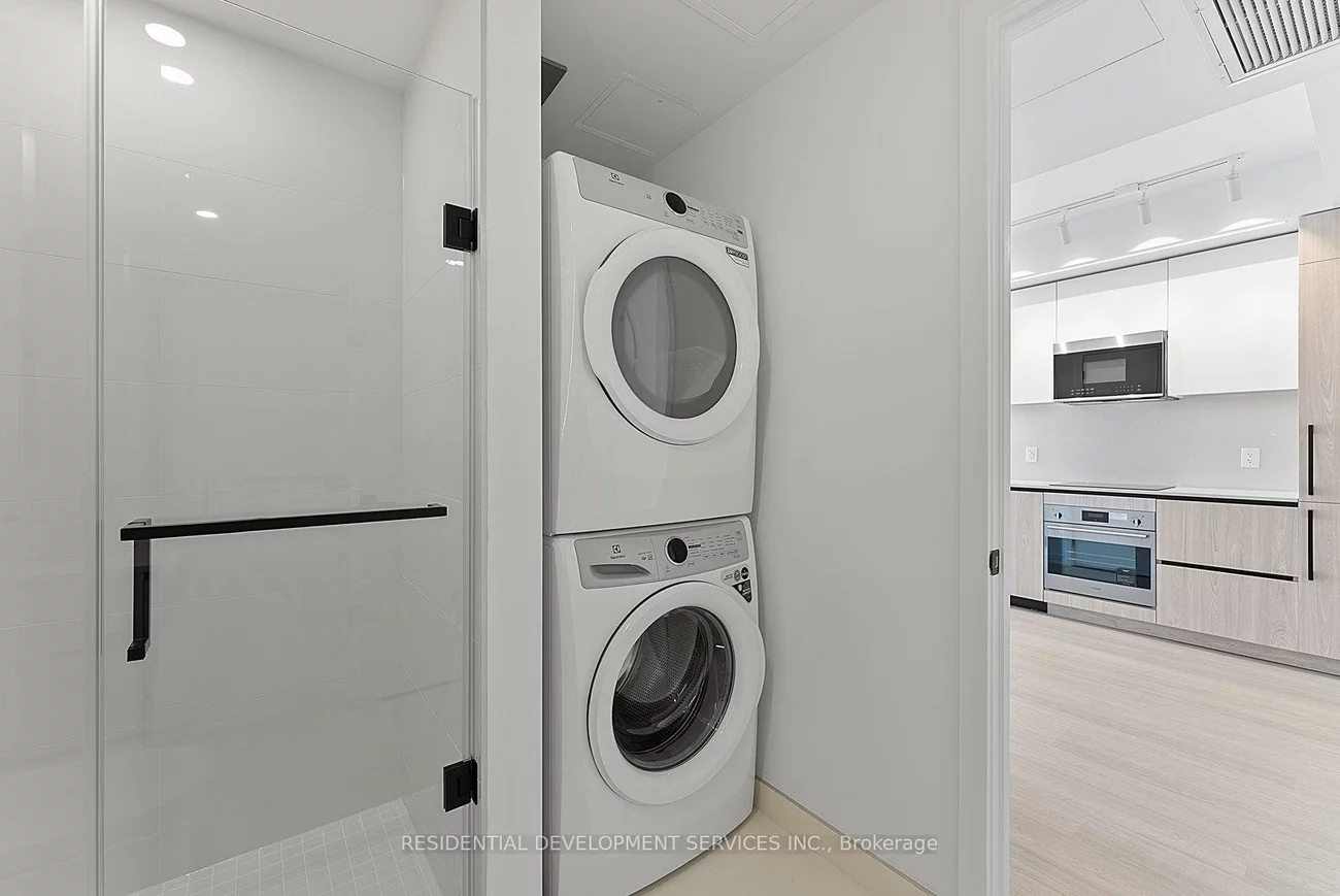 699, Sheppard, Bayview Village, Toronto