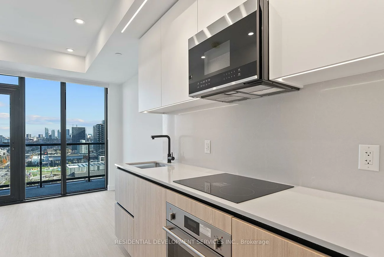 699, Sheppard, Bayview Village, Toronto