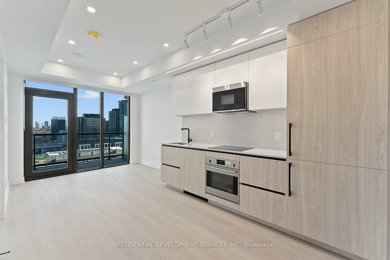 699, Sheppard, Bayview Village, Toronto