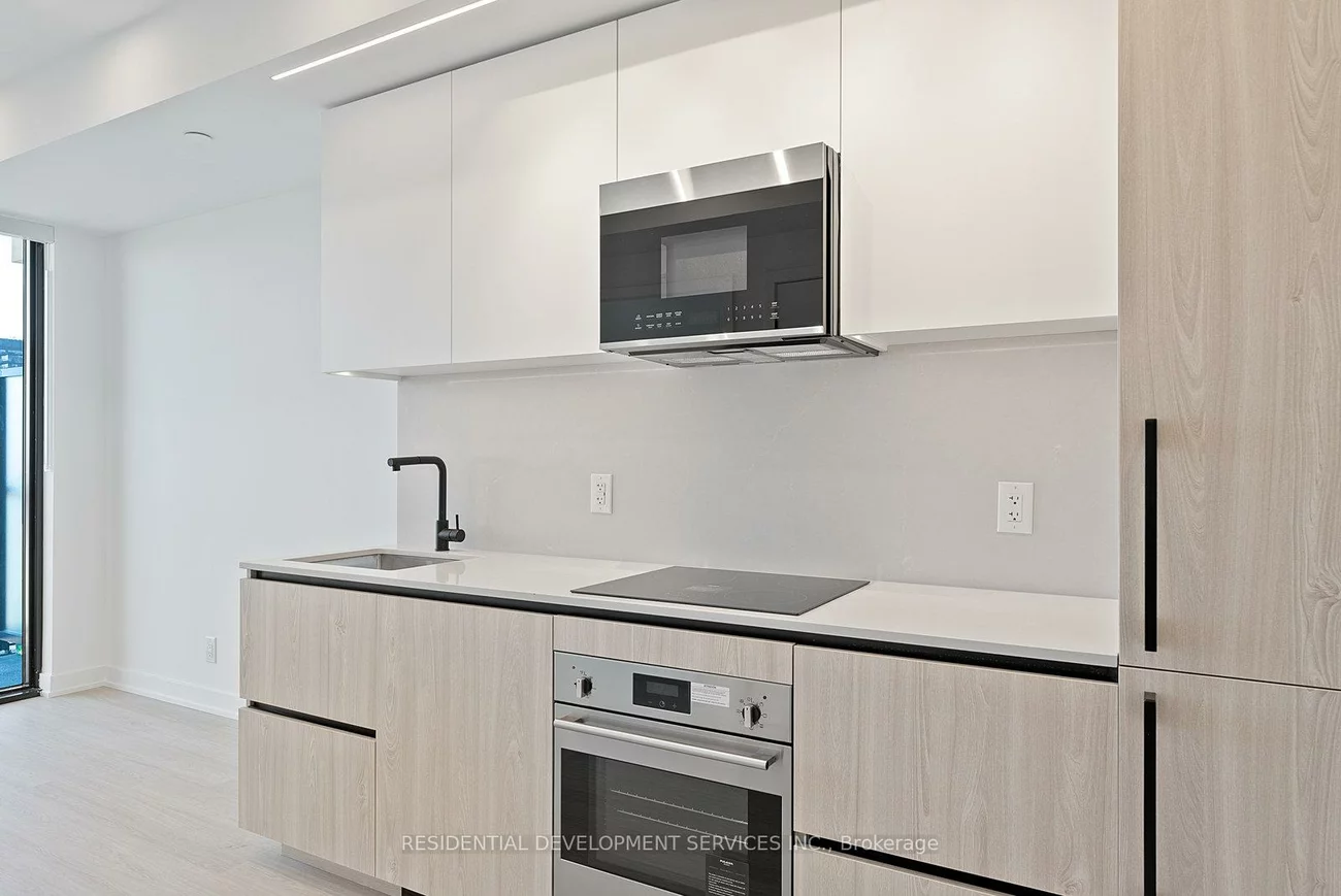 699, Sheppard, Bayview Village, Toronto
