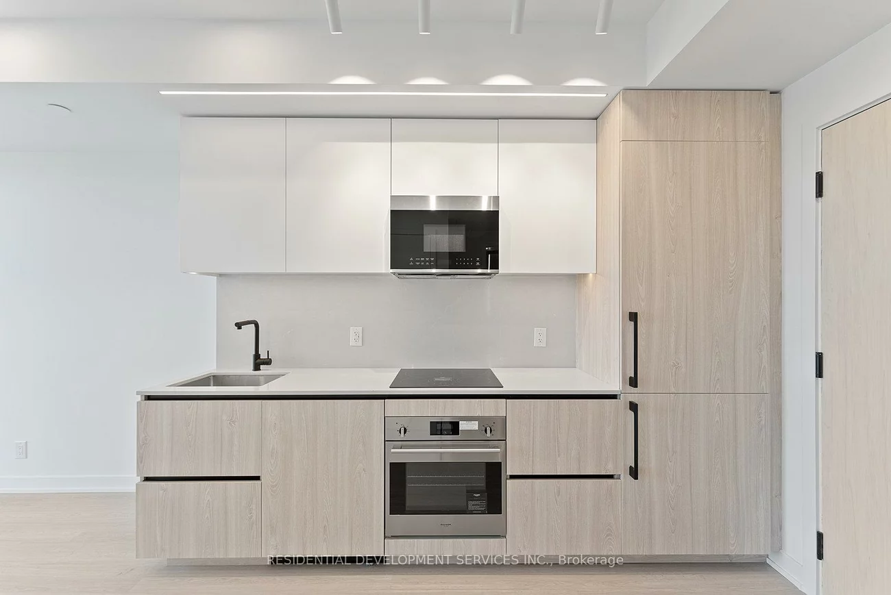699, Sheppard, Bayview Village, Toronto