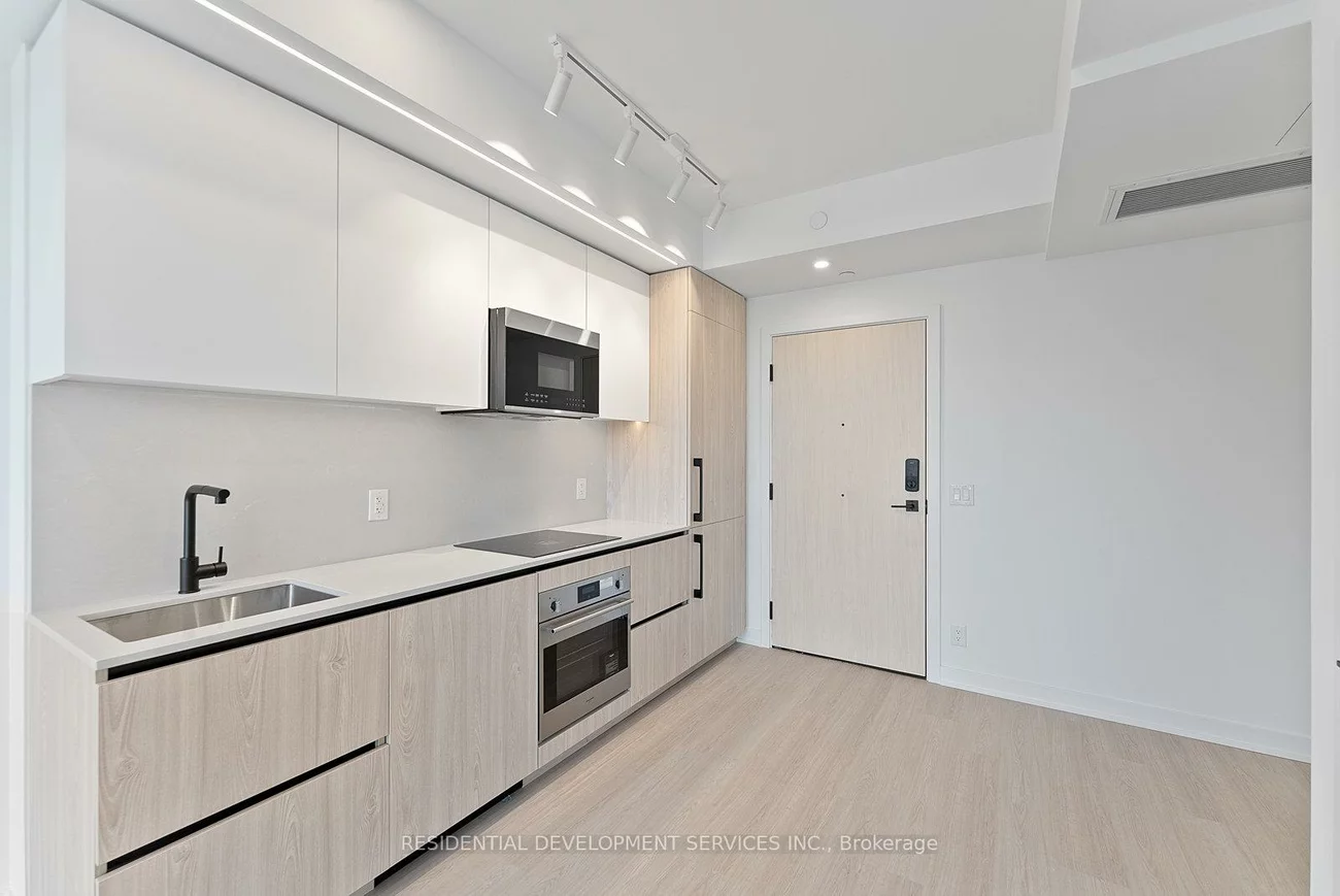 699, Sheppard, Bayview Village, Toronto