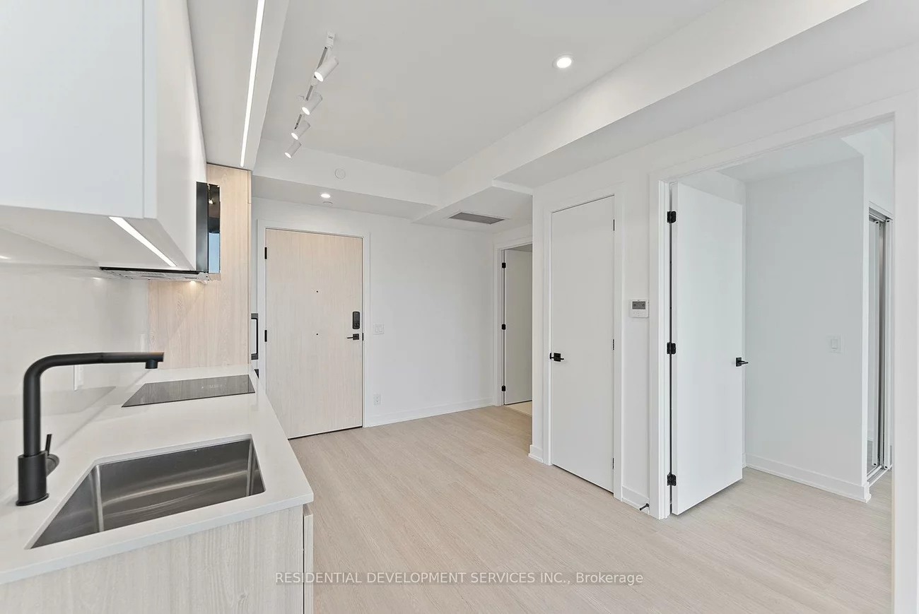 699, Sheppard, Bayview Village, Toronto