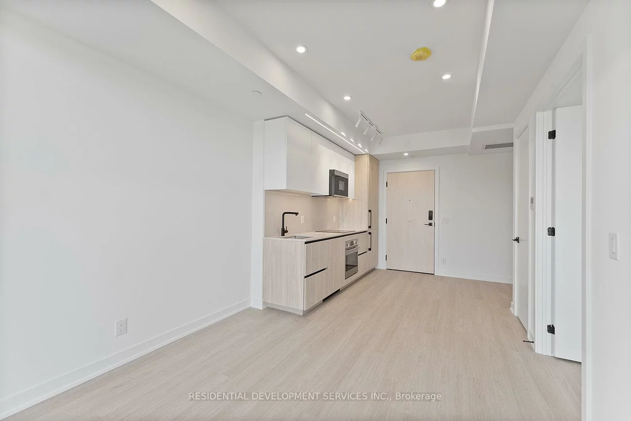 699, Sheppard, Bayview Village, Toronto