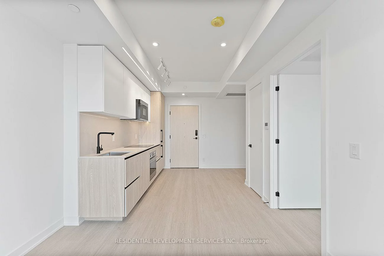 699, Sheppard, Bayview Village, Toronto