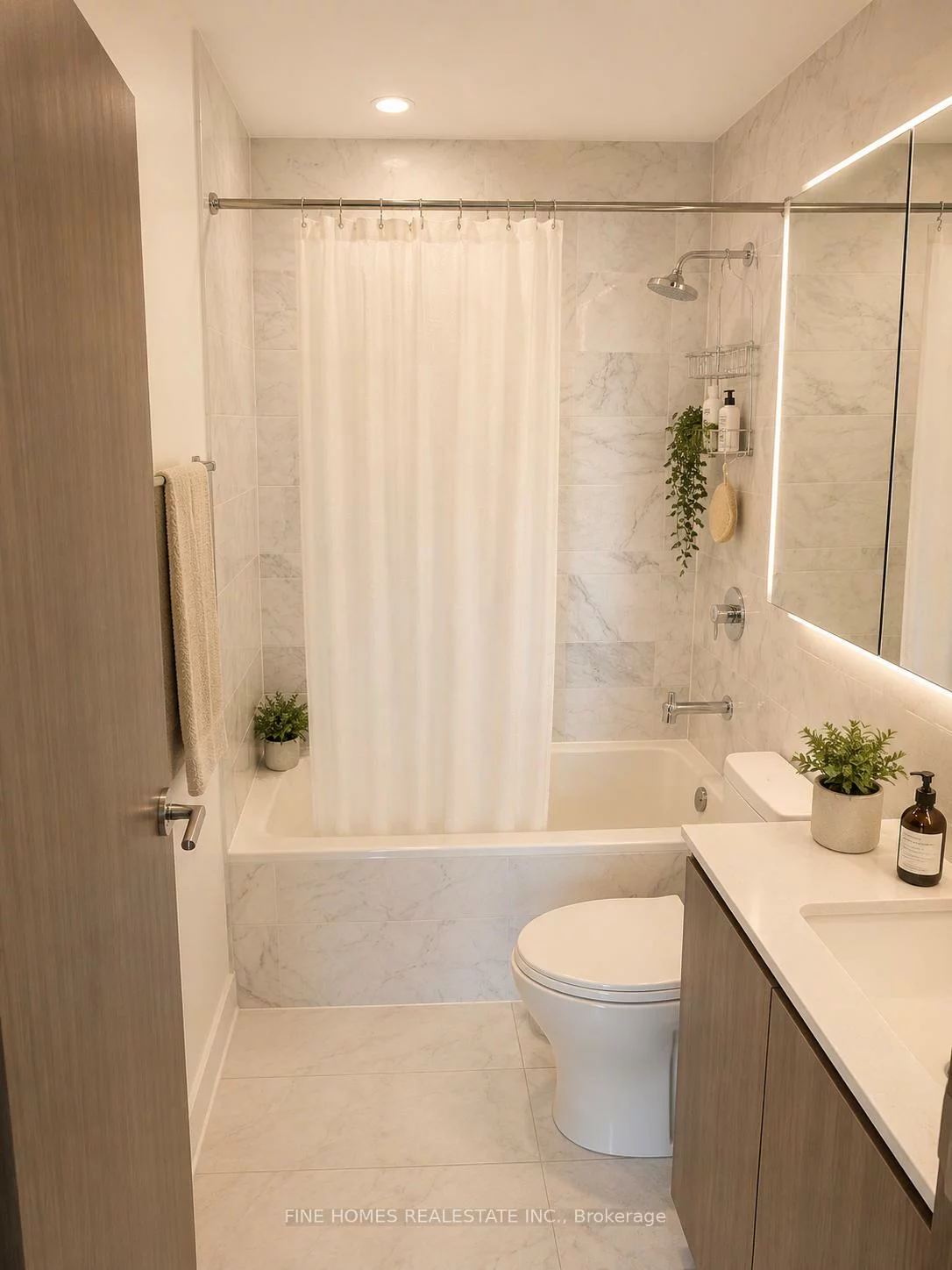 17, Bathurst, Waterfront Communities C1, Toronto