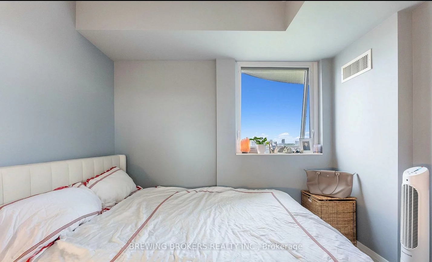 1430, Yonge, Yonge-St. Clair, Toronto