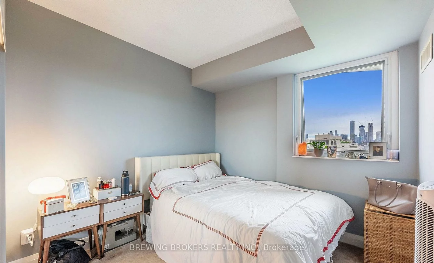 1430, Yonge, Yonge-St. Clair, Toronto
