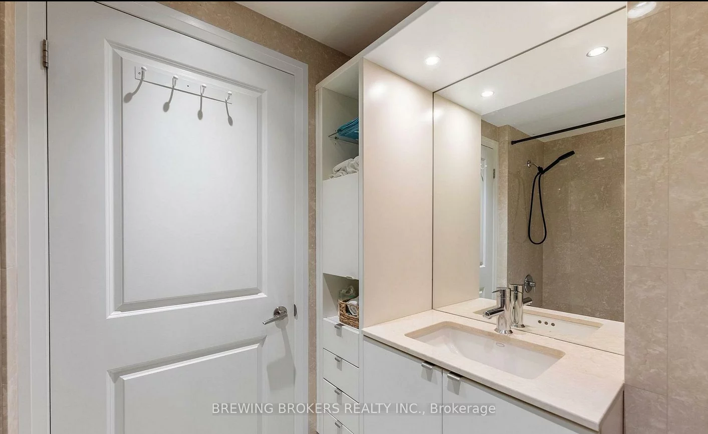 1430, Yonge, Yonge-St. Clair, Toronto