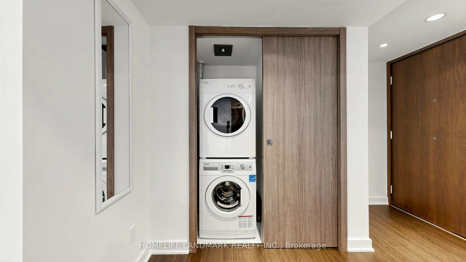 17, Bathurst, Waterfront Communities C1, Toronto
