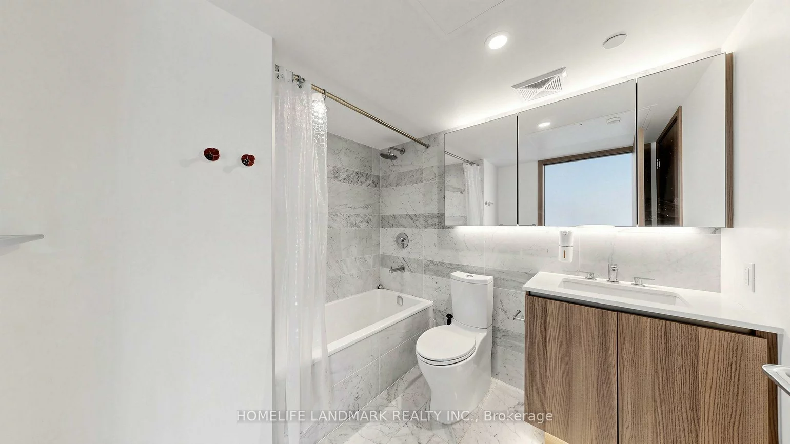 17, Bathurst, Waterfront Communities C1, Toronto