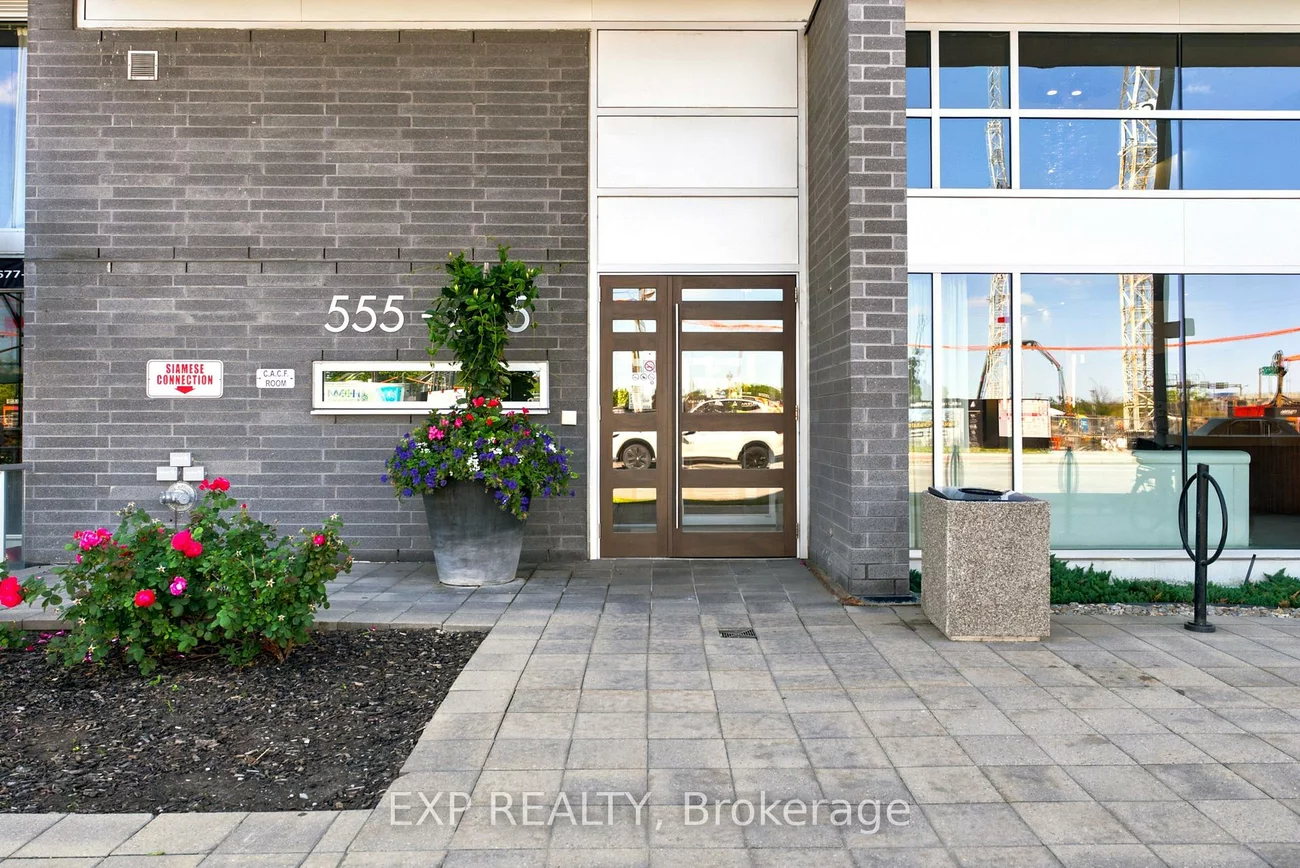555, Wilson, Clanton Park, Toronto