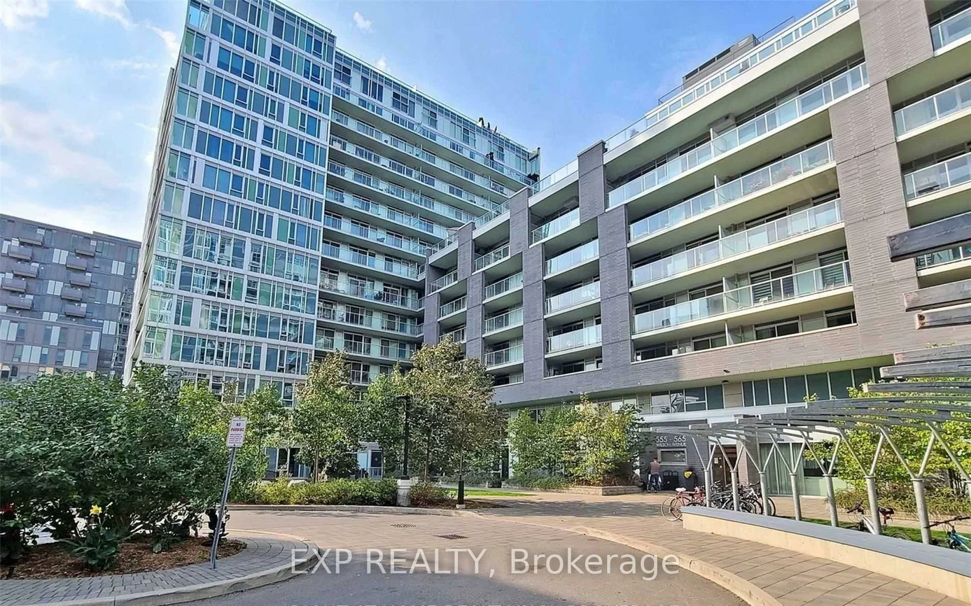 555, Wilson, Clanton Park, Toronto