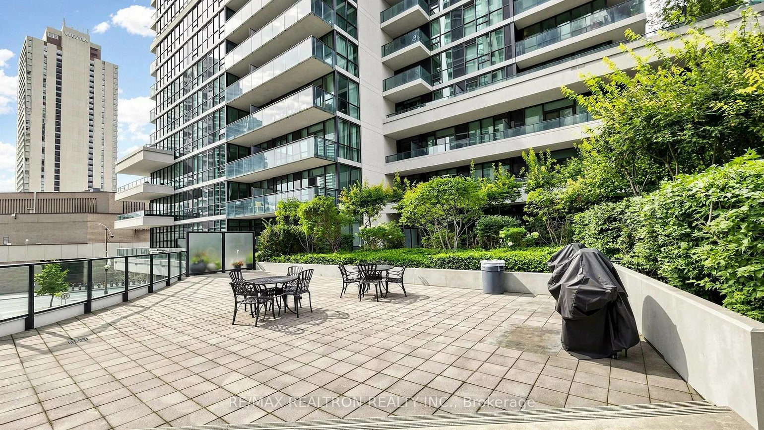 33, Bay, Waterfront Communities C1, Toronto