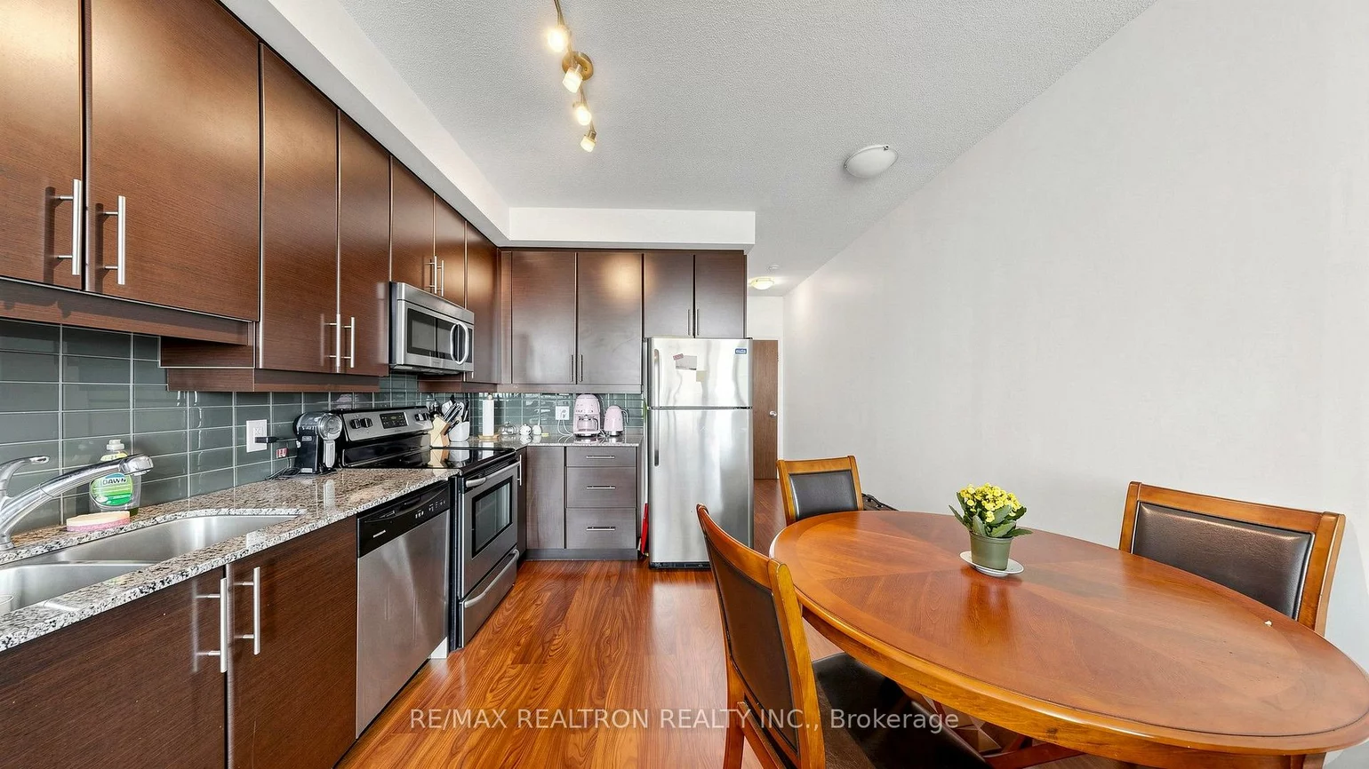 33, Bay, Waterfront Communities C1, Toronto